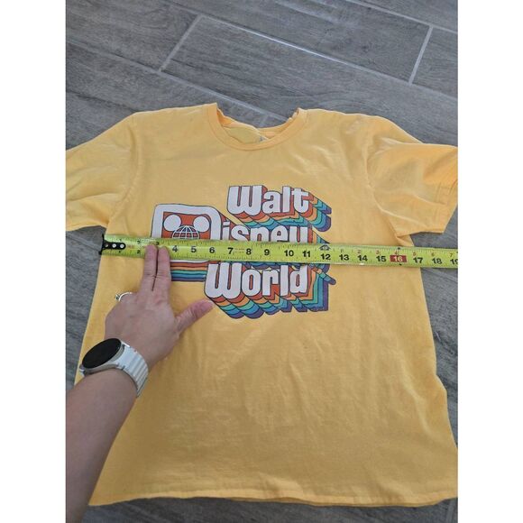 Women's Walt Disney World Yellow Short Sleeve T Shirt Retro Rainbow Colorful Siz - Picture 3 of 6